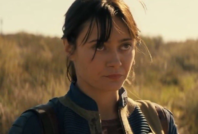 lucks_eterna's tweet image. “Thats her father figure”

Wrong! Thats her drug dealer! 🥰💊💉