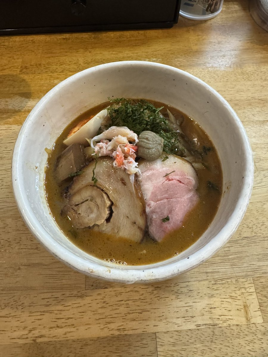 takaken85's tweet photo. 本日のお昼はこれ！
KUCHEさんの特別メニュー、蟹出汁味噌ラーメン！
旨味満載で、スープまでグイグイいける。
幸せの1杯でした！
#上新庄ラーメン
#KUCHE
#KUCHE特別メニュー https://t.co/sd0jTJrjQ8