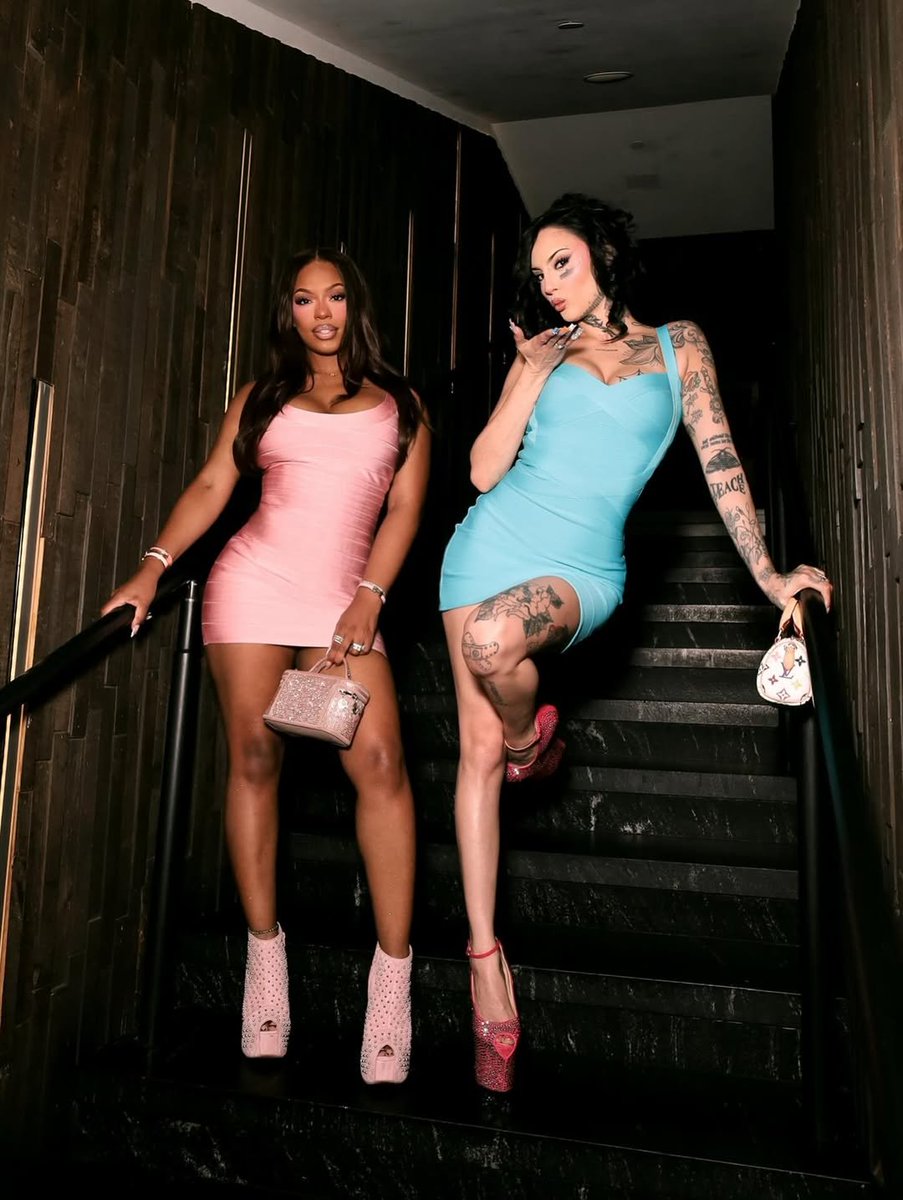 MonaleoHub's tweet image. Leo &amp;amp; her bestie Kt 🩷💙