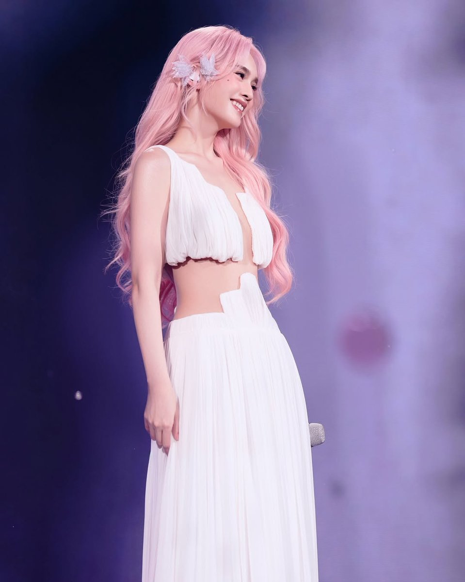 YangChengLinFan's tweet photo. Mermaid 🧜🏻‍♀️🧜🏻‍♀️ 🥰 

#RainieYang #Rainie #楊丞琳 #杨丞琳 #レイニー・ヤン #Cpop #Mandopop https://t.co/zwaorb6Mel
