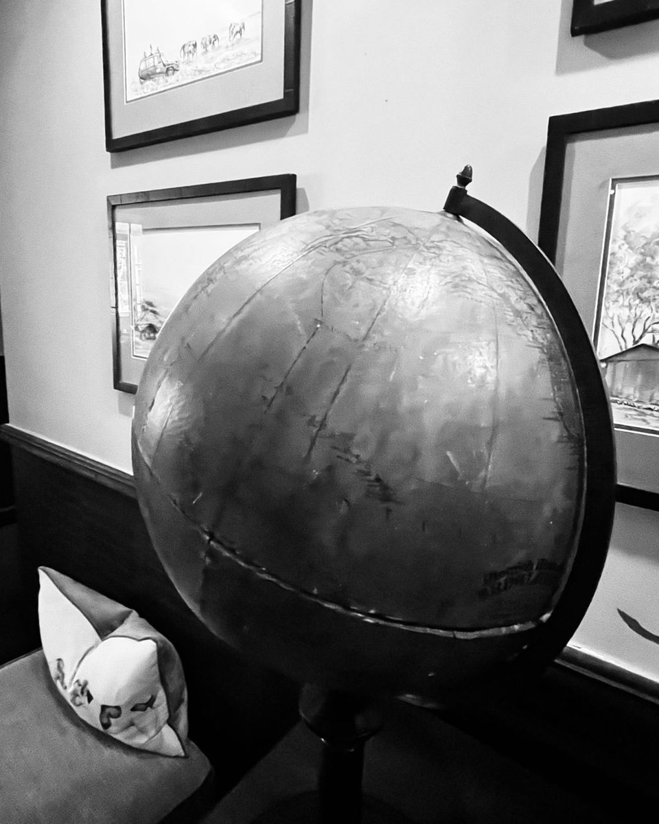 TariMunda's tweet image. Stillness isn’t empty.
It’s spacious.

And in that space, parts of you finally get to breathe.

Pause here if your day feels full already.
Listen: buff.ly/2cNJe1m 

#Stillness #InnerSpace #MindfulPause #Presence