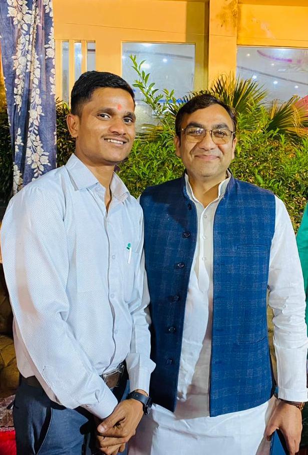 सिंधौली से शानदार भाजपा विधायक बड़े भाई श्री<a href="/manishrawatmla/">Manish Rawat MLA</a> जी को जन्म दिवस पर बहुत बहुत बधाई एवं शुभकामनाएं...
वायुनायक कश्यप पत्रकार 
दैनिक स्पष्ट आवाज अटरिया सीतापुर 
#हैप्पीबर्थडे <a href="/BJP4UP/">BJP Uttar Pradesh</a> <a href="/myogiadityanath/">Yogi Adityanath</a>