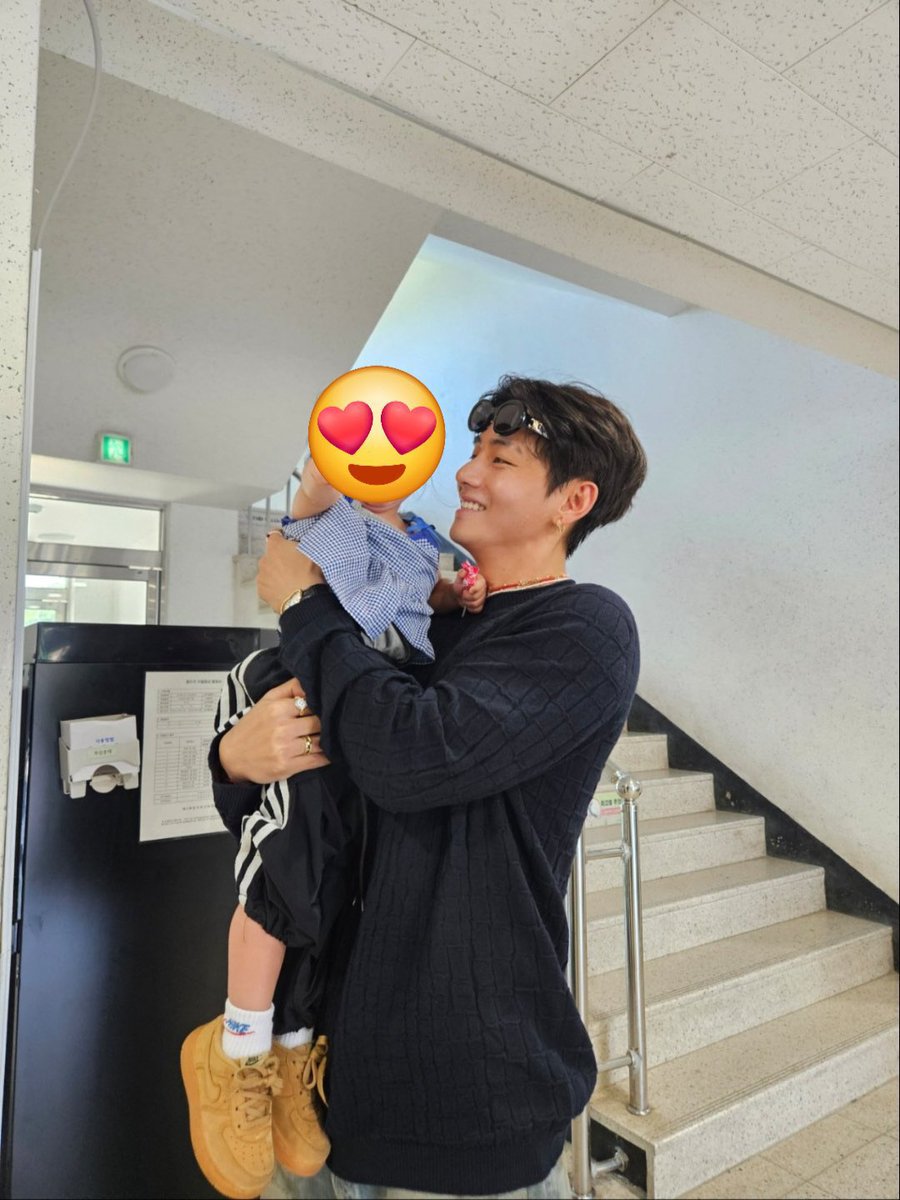 Taehyung is going to be such a great dad