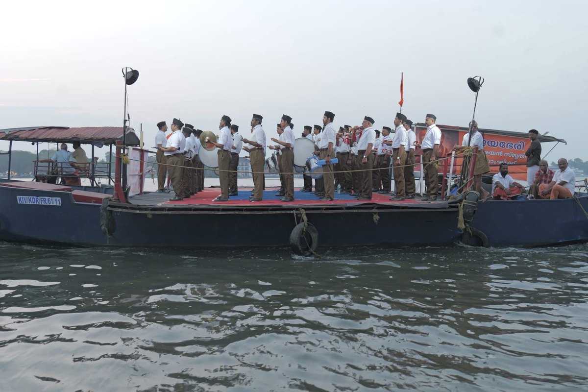 friendsofrss's tweet photo. Kochi’s backwaters echoed with Vijayabheri Ghosh Pradarshan as RSS Swayamsevaks commemorated the Victory of the Bolgatty War. Tributes paid to freedom fighter Chembil Arayan and Swami Vivekananda on his Jayanti.
#RSS100Years https://t.co/YhbrPjNXx1