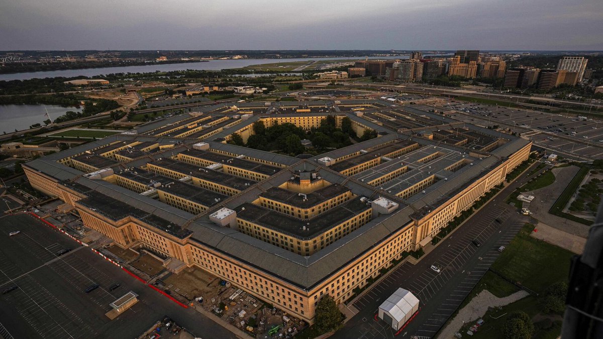 五角大楼附近披萨店客流量高于平均水平】 据Pentagon Pizza Report  监测，截至美国东部时间23:41（北京时间12:41），离五角大楼最近的达美乐披萨店和两家最近的棒约翰披萨店都报告客流量高于平均水平。