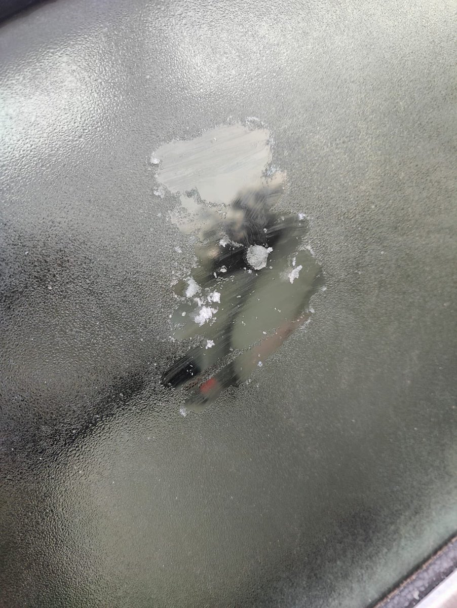 indiametsky's tweet image. Ground frost has been reported from #SainikFarms and nearby areas of #Gurgaon and #SouthDelhi as temps dipped to -1 to +1.5°C range in these areas.
•Gurgaon: 0.6°C
•Imsky05/SainikFarms05: 1.1°C
 
•Open green covers &amp;amp; rural areas dipped to negatives.
Clear fog free skies to