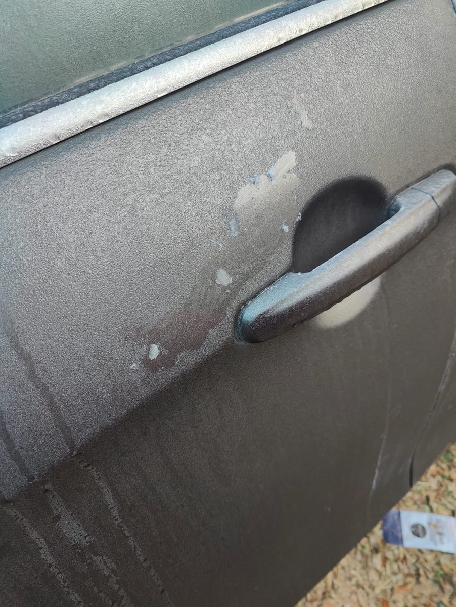 indiametsky's tweet image. Ground frost has been reported from #SainikFarms and nearby areas of #Gurgaon and #SouthDelhi as temps dipped to -1 to +1.5°C range in these areas.
•Gurgaon: 0.6°C
•Imsky05/SainikFarms05: 1.1°C
 
•Open green covers &amp;amp; rural areas dipped to negatives.
Clear fog free skies to