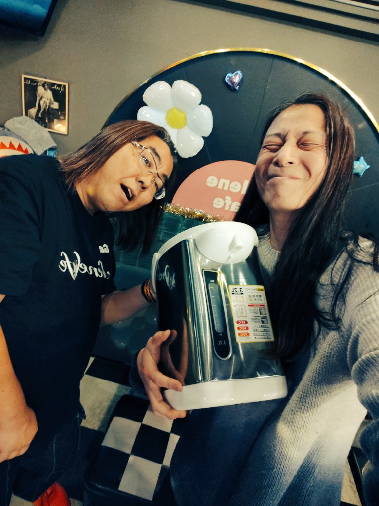 kaguramai1192's tweet image. すいません💦告知になります🙇‍♂️
1/23にセレーネカフェにて神楽麻衣バースデーをやります- ̗̀ 🎂  ̖́-リアルバースデーは1/26なのですが今回イベント的には1/23だけにしました！
もう既にバースデーのシャンパンやプレゼントいただいてしまいとても感激でございます🎁…