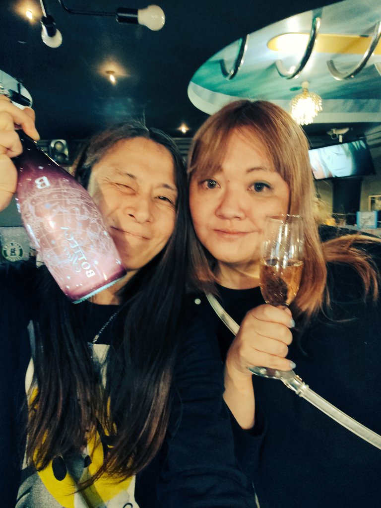 kaguramai1192's tweet image. すいません💦告知になります🙇‍♂️
1/23にセレーネカフェにて神楽麻衣バースデーをやります- ̗̀ 🎂  ̖́-リアルバースデーは1/26なのですが今回イベント的には1/23だけにしました！
もう既にバースデーのシャンパンやプレゼントいただいてしまいとても感激でございます🎁…