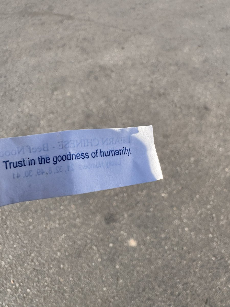 MatthewListings's tweet image. I loved this moment! I’m proud of her for encouraging him! Being human and showing love to another human!