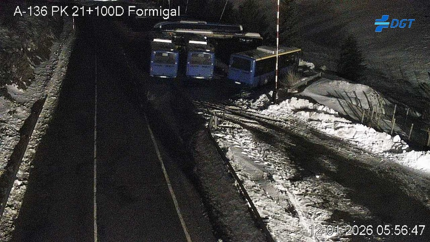 📢❄️15 vías afectadas por nieve, siendo intransitables (⚫️), obligatorio uso de cadenas (🔴), prohibido acceso a camiones (🟡) y transitable con precaución (🟢):

📍Comunidad Foral de Navarra
⚫️NA-2011 Pikatua
⚫️NA-2012 Irati

📍Huesca
🔴A-138 Chisagüés