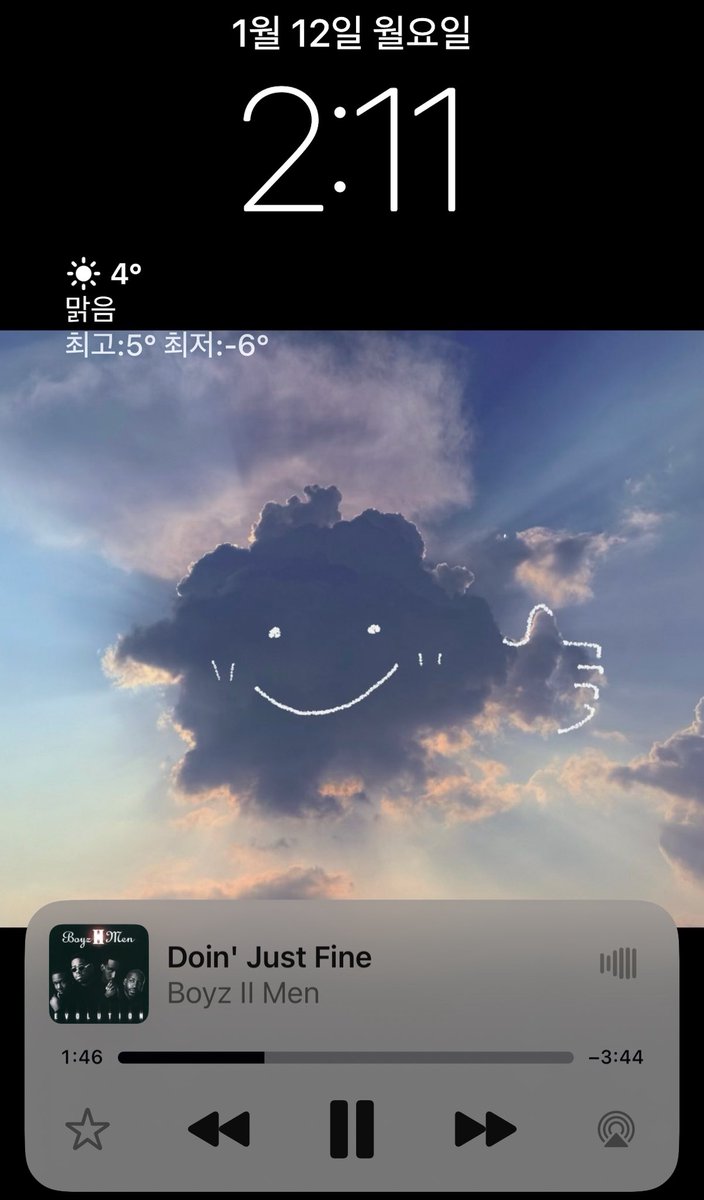 쿤이가 추천한 노래를 들으며 쿤이가 그린 행운구름 배경화면을 보는 2시 11분…… 행복은 멀리 있지 않다!