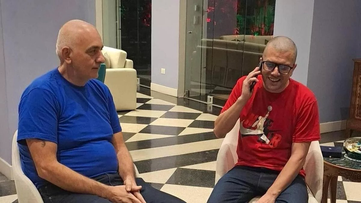 TizianaFerrario's tweet photo. La gioia di vedere #AlbertoTrentini libero e sorridente nella nostra ambasciata a Caracas insieme all’altro italiano rilasciato Mario Burlò.Presto la mamma,la signora Armanda potrà riabbracciarlo.Un gran sollievo! https://t.co/39Krrqc0Kn