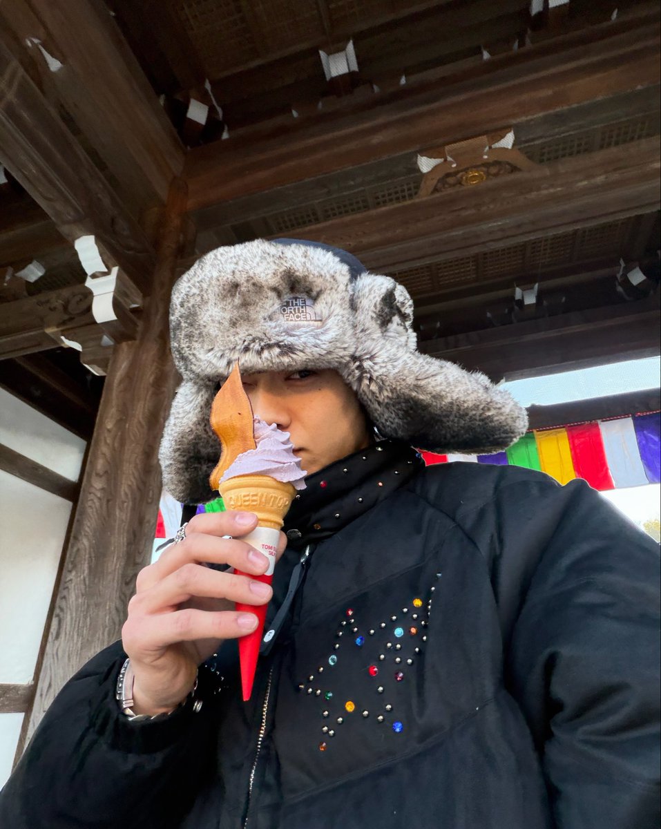 comyamato0515's tweet photo. みなさんあけましておめでとうございます

個人的な今年のテーマは"学び"
改めて鈴木大飛を大きく構成している"学ぶ姿勢"を大切に、本や映画、芸術、エンターテインメントに多く触れ、それを自分を通して出力することで様々なことを血肉にする成長の1年にしたいと思います

今年も日本を熱く盛り上げていくので応援よろしくお願いします