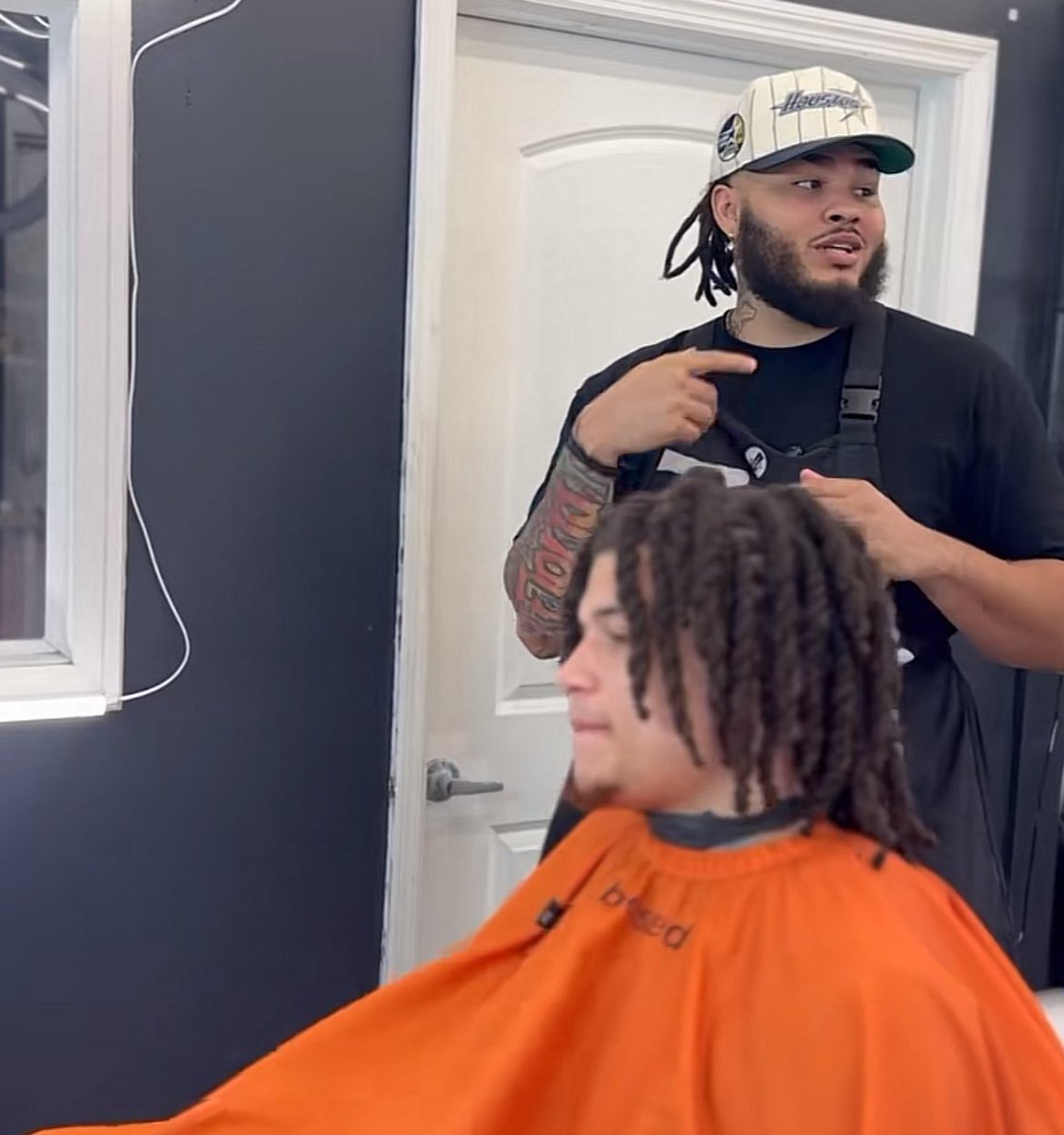 IsaacEdelman's tweet photo. This is WILD!

The same barber that cut Walter Clayton’s dreads cut Boogie Fland’s dreads 😱 

Shoutout jordanxfadez on social media! His haircuts do wonders! https://t.co/nXduvJNyx1