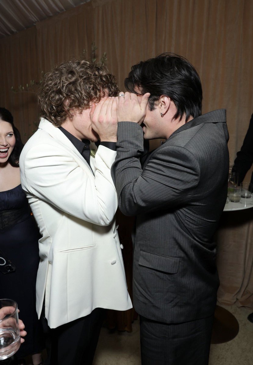 iris14049's tweet image. When will we even see them together again? Someone answer bc I need 50 lines of hudconcocaine each week to be able to survive