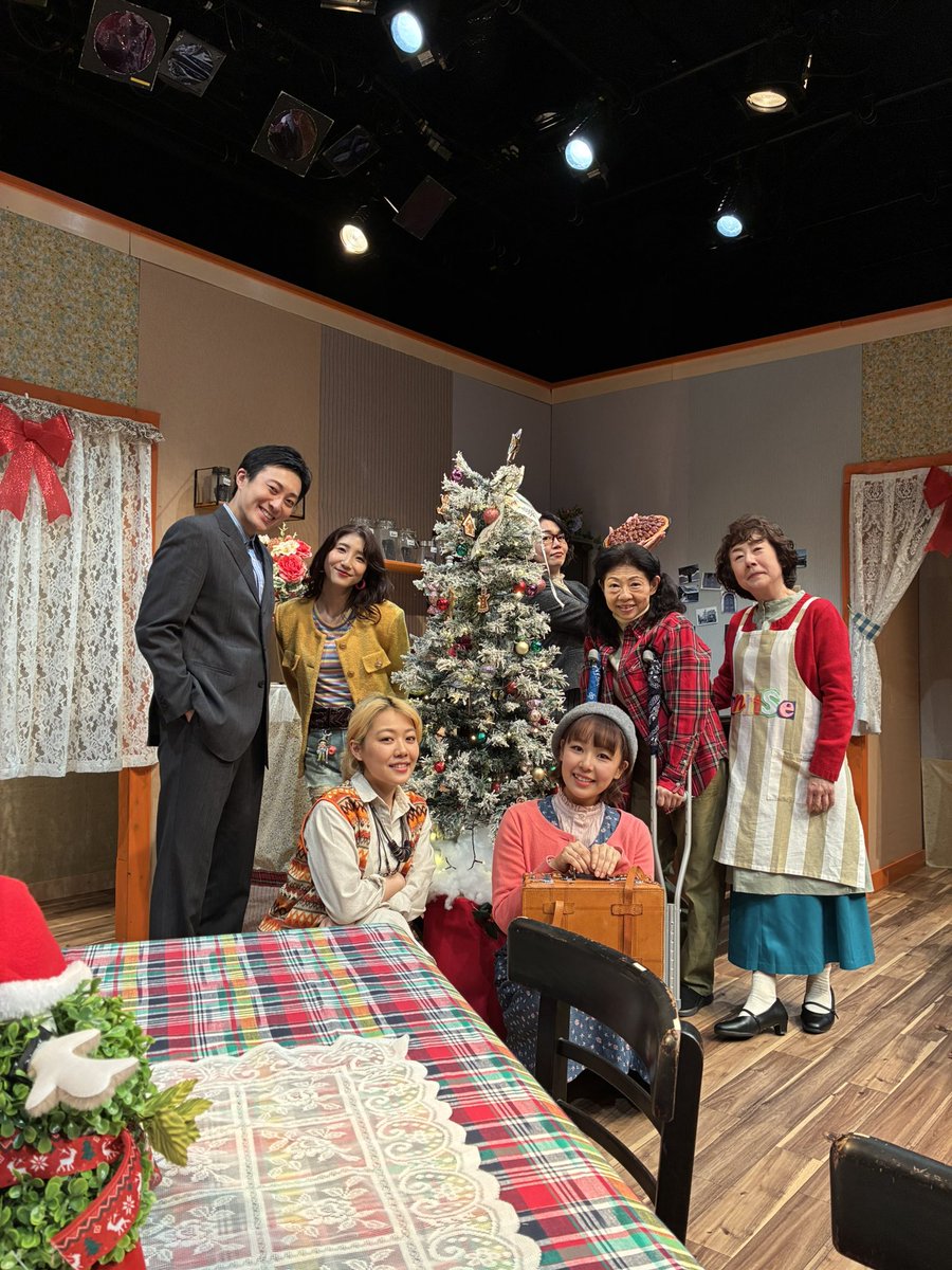 funny__room's tweet photo. 🧡【配信】🧡
昨年年末に行われました旗揚げ公演
《The Sunrise House》が
配信されました！！！！

🎫2000円

会員登録から必要になりますが
どうぞ温かいSunrise Houseへ
遊びに行ってみてください☺️🎅

▷日替わりゲスト:奥田龍平さんver
https://t.co/CE3RXcFf5W https://t.co/cuDDieR1La