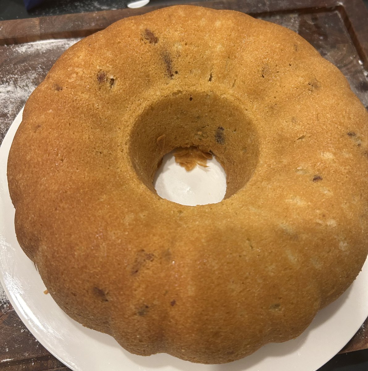 Yall look at my butter pecan poundcake I made tonight 🥲
