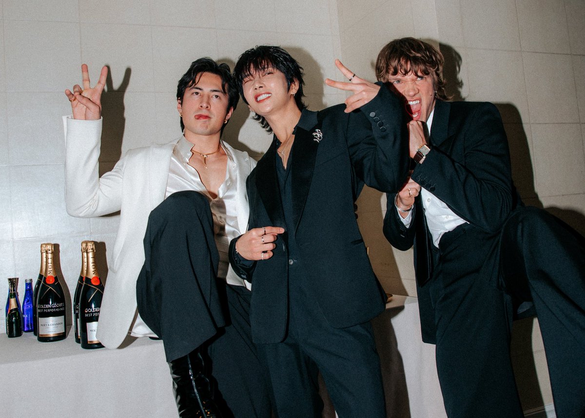 wonudupe's tweet image. we finally got the photo of joshua with connor and hudson of heated rivalry YAAAAAAAASSSSS