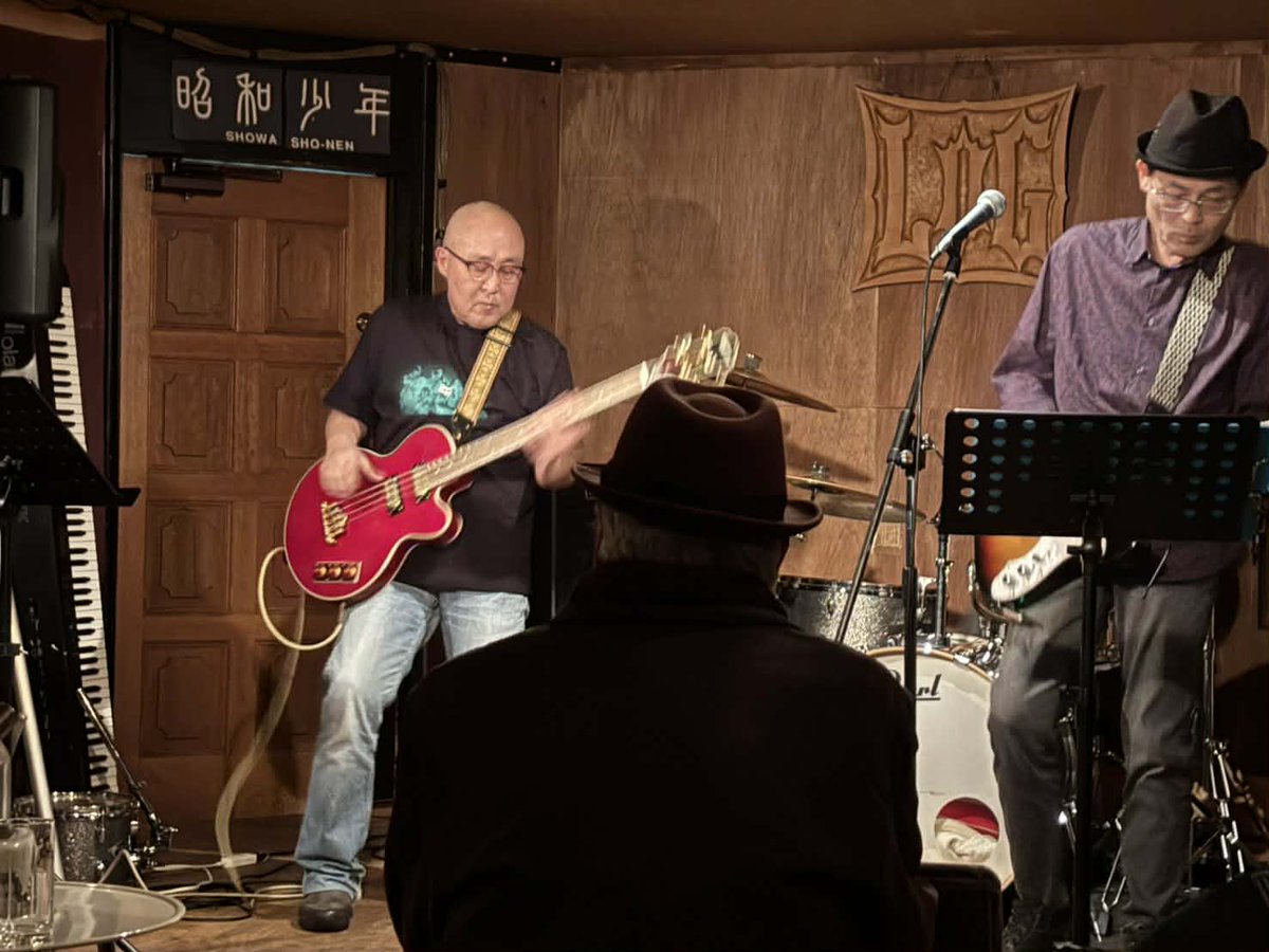 AtfirstO's tweet image. 1/10 札幌LOG 新春ダッシュ
くすり の セットリスト です。
1. 気圧
2. はがれたい
3. からまわり
4. 欲望
5. 遠い朝
6. 増幅
7. 夜

くすり ライブ情報 
2/14(土)  天狼星ドッグスター 
2/18(水)  SPiCE 『animals and plants Vol.25』
2/24(火)  LOG 『地下牢の沈鬱 Vol.2』
詳細は別途告知します。