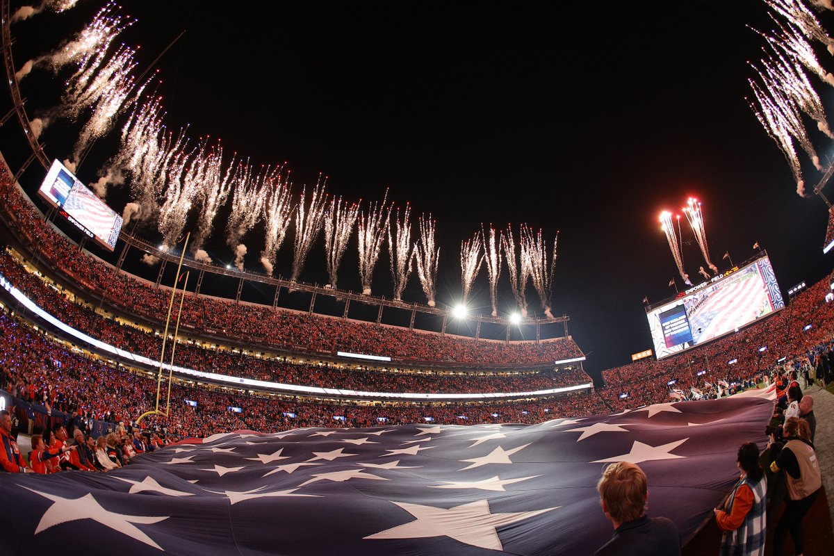 ZacStevens's tweet photo. Playoff football is back in the Mile High City this week😻 https://t.co/SRVhR0Fu7F