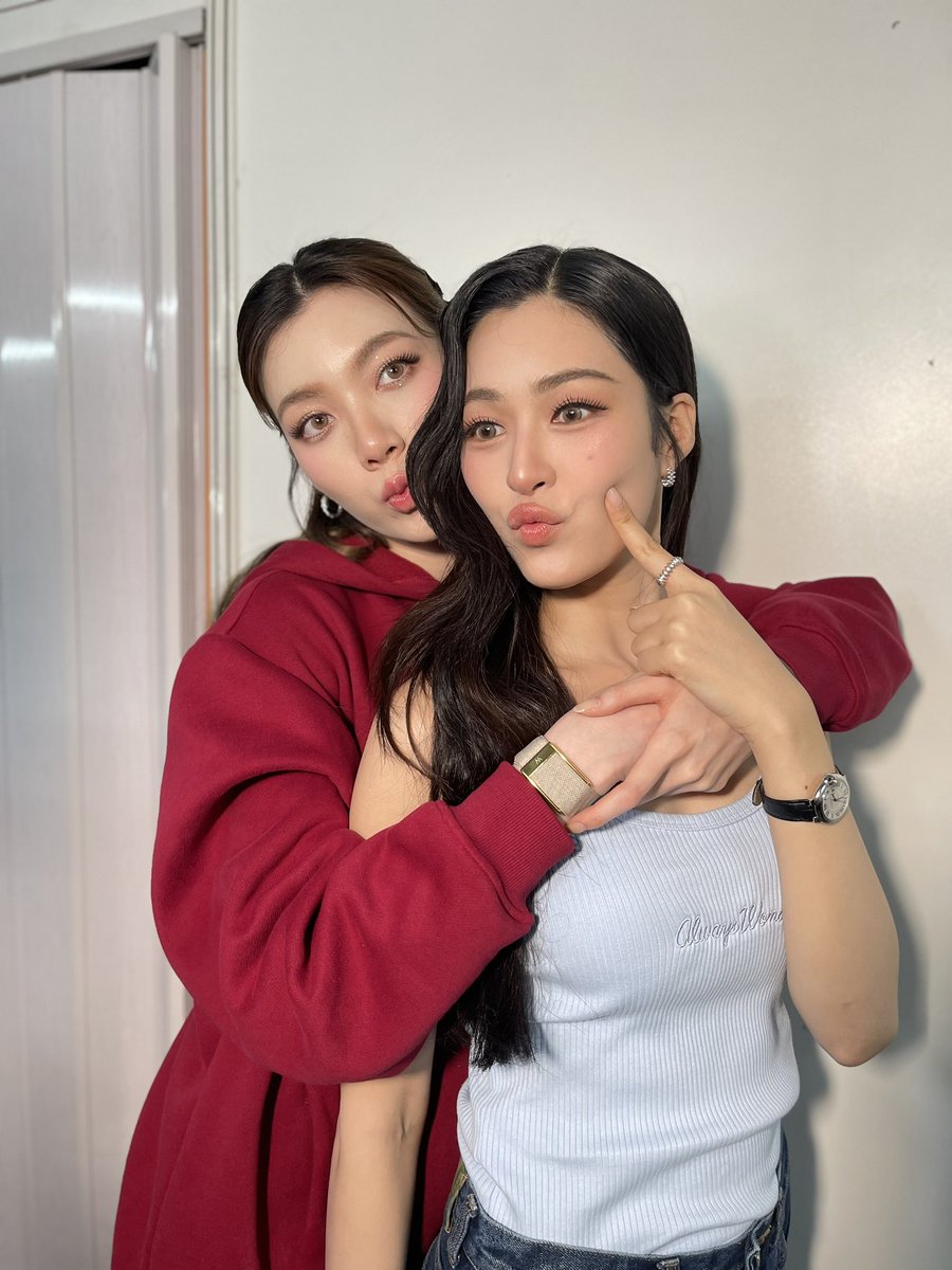 labelleling1's tweet image. อันนี้นับม่ะลูก รีวิวเสื้อKSที่อุ่นที่สุดในจักรวาลล

#keepsilentco #keepsilent #KEEPSNOWMANAWAY 
#Ormkornnaphat #ออมกรณ์นภัส #LingOrm