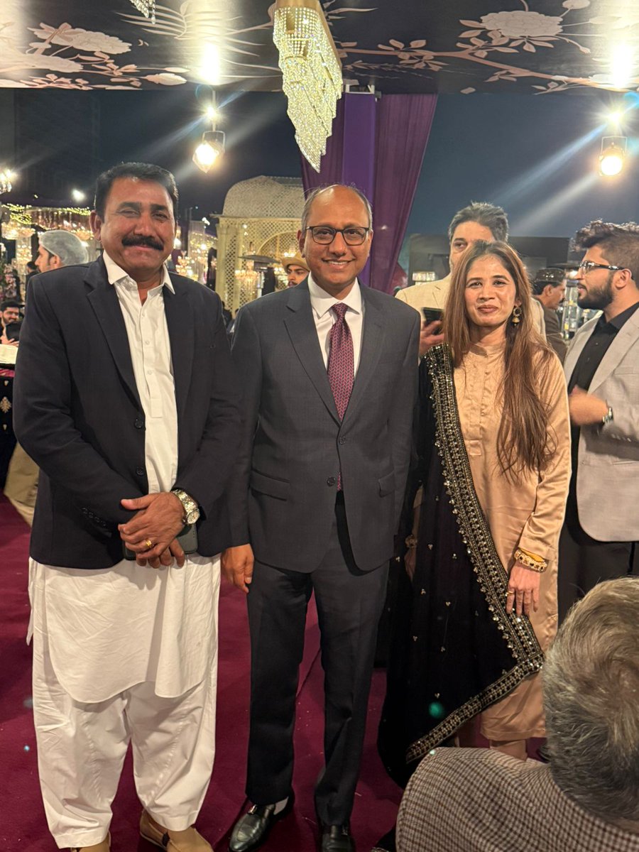 SajalNeha's tweet photo. MPA @RoomaMatto and PMWKD @MattoMushtaq with Minister @SaeedGhani1 at valima reception of Adi Ayesha Talpur. https://t.co/LhIdbHWDZG
