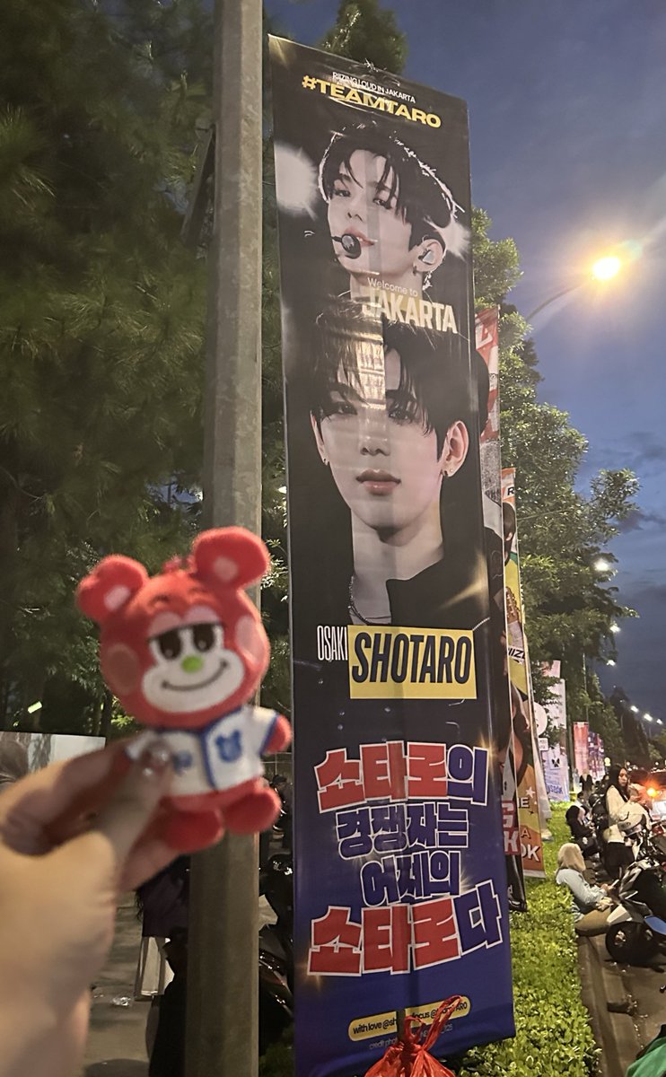spotted all taro banners by <a href="/shotaroindo/">SHOTARO INDONESIA 🇮🇩</a> as well! 🦦 loveee the racer shotaro one 😍 

#ITS_SHO_TIME #SHOTARO 
#RIIZINGLOUD_IN_JAKARTA