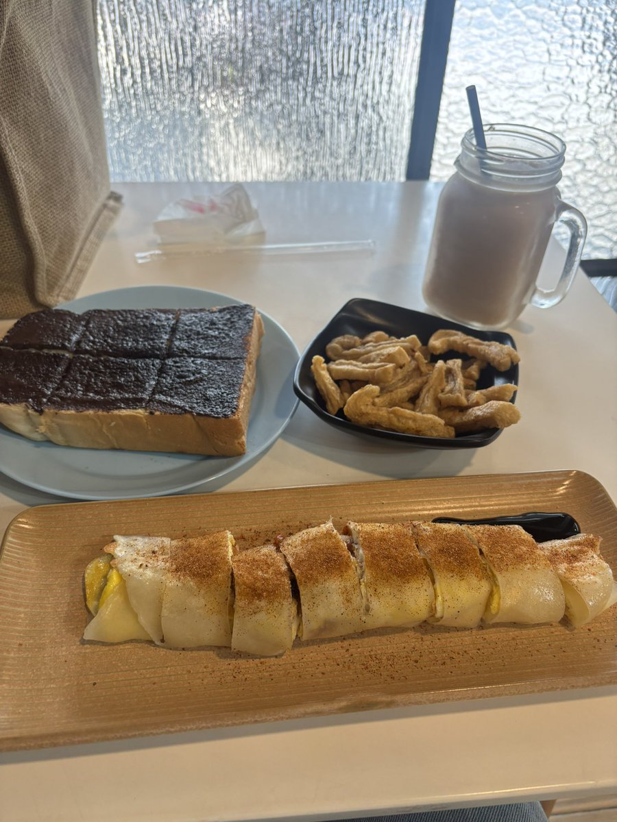 🎉一日一廢文🎉

這樣算多嗎？

還好吧 就是撐了點🤣🤣

不得不說 甜不辣很好吃❤️

#高雄夫妻 #單男需付費 #原味商品