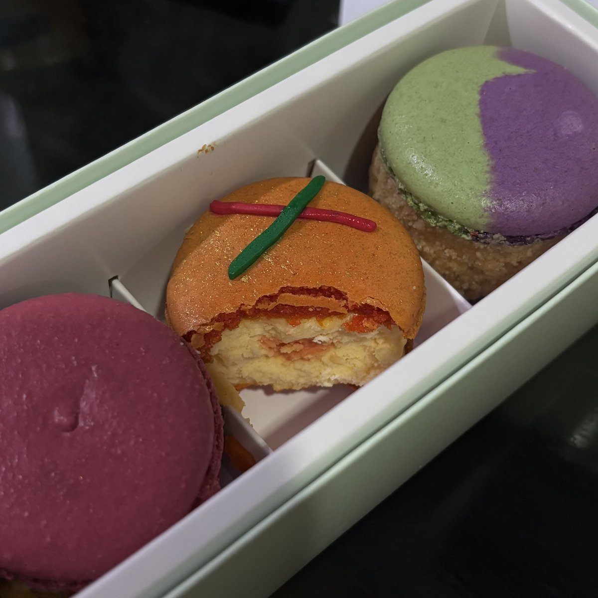 doubleuxyzin's tweet image. งง อึ้ง ทึ้ง ดมคือไม่มีกลิ่นต้มยำเลย โคสจะขนมหวานทั่วไปกลิ่นปกติ แต่กัดเข้าไป 😔😀😃✨✨✨ งง อึ้ง ทึ้ง เข้าใจโซมะแล้ว นี่หรอความรู้สึกที่รสชาติมันถูกอัดแน่นในปาก!?