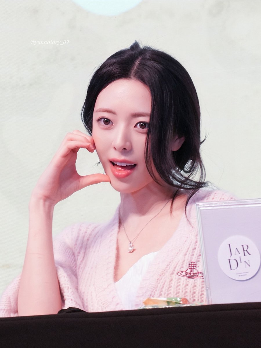 260111 Taipei 1:1 special

🩷🤍

#YUNA #ITZY #유나 #있지