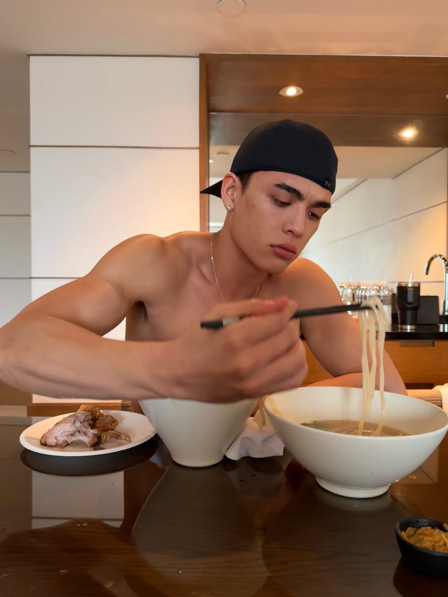 foto                                             difotoin sama 
sendiri                                     adalah pokoknya