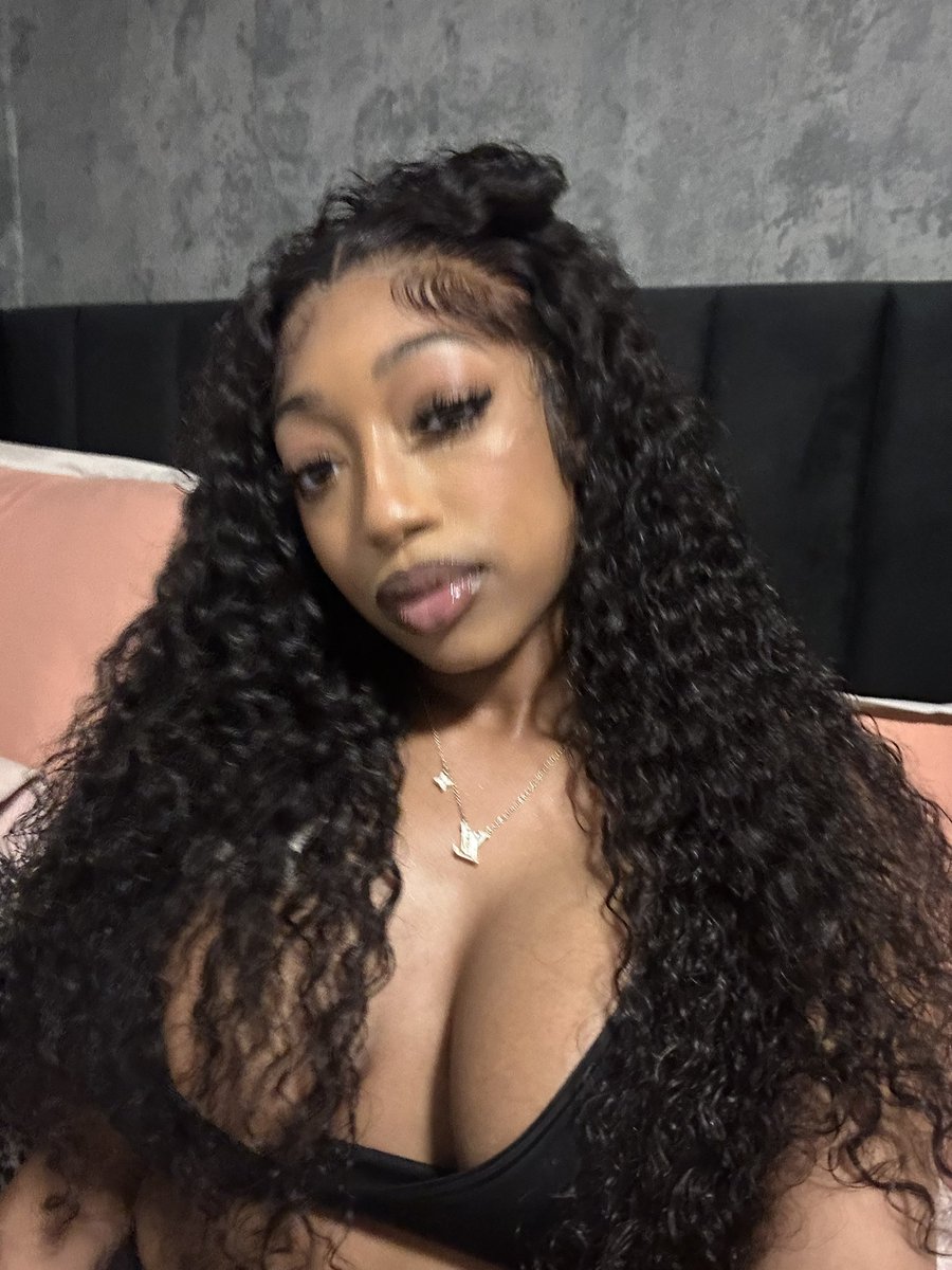 zoie2raw's tweet photo. brown skin fine ✨ https://t.co/RwUfWpdCE4