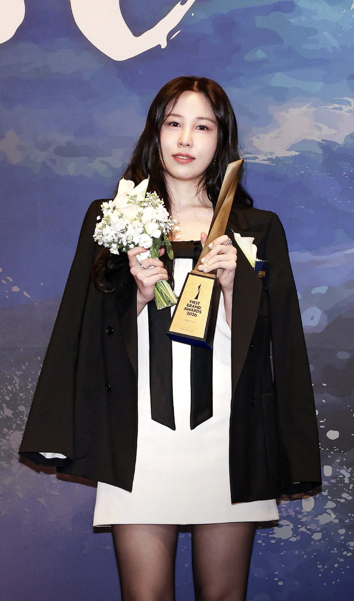 The_Dreamest's tweet photo. 2026 대한민국 퍼스트브랜드 대상 ‘여성 보컬’ 🏆✨
#권진아 #KwonJinAh
#대한민국퍼스트브랜드대상 #FirstBrandAwards https://t.co/Jzxfsr03Fb
