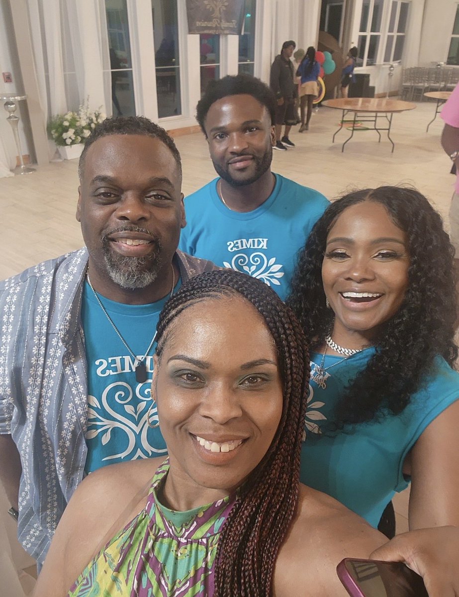 Dr_Heavenly's tweet image. #Married2med #FamilyReunion