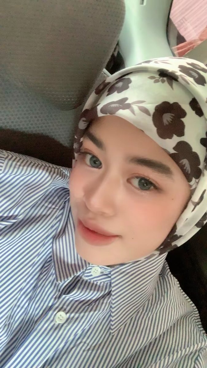 nvrnanaaaa's tweet photo. first time aku pakai bawal ye https://t.co/pEVzwVaEMc