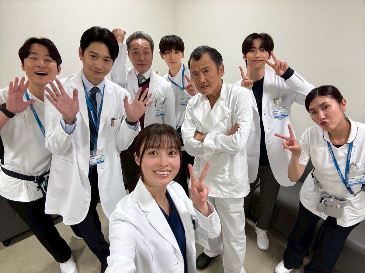 yandoku_fuji's tweet photo. ❤️‍🔥𝟐𝟎𝟐𝟔年𝟏月𝟏𝟐日 𝗦𝗧𝗔𝗥𝗧 🩺
月9ドラマ「#ヤンドク！」

⋆⸜ 初回放送まであと2時間❤️‍🔥 ⸝⋆

#ネプリーグ もご覧いただいていますかｯ🔥
まもなく初回放送！
先日の会見時での集合セルフィー📸
（環奈さんさすがです！！）

3連休最終日はぜひヤンドクで✨

▼TVerお気に入り登録はこちら↓
https://t.co/iek8EB9iMp

#フジテレビ