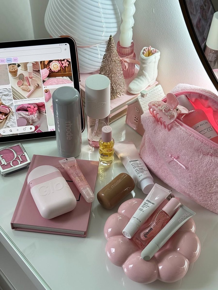 Diorgirlx's tweet photo. everything is pink 💗 https://t.co/ecNflLGY2L