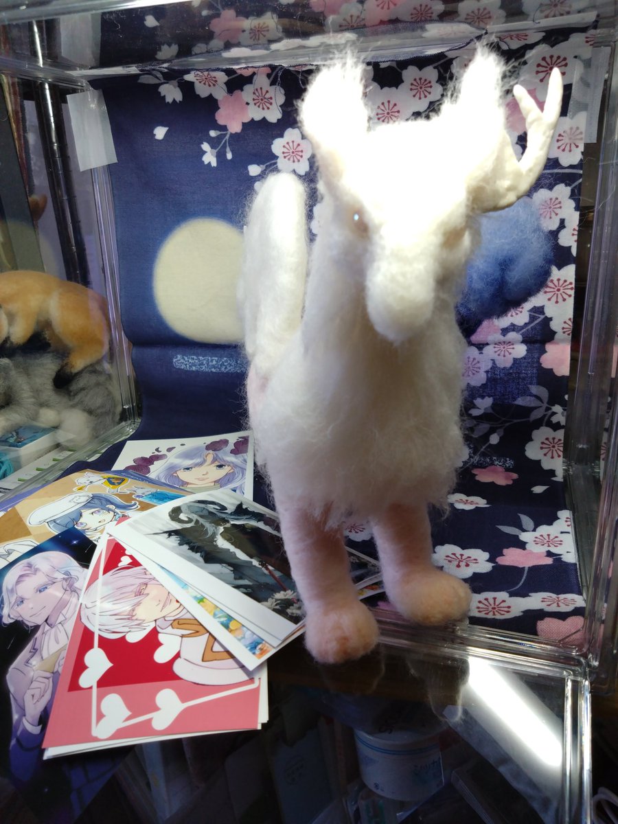 皆様の絵に感動しつつ、あれ?な気づきが！最オシの絵がほとんどない！集合の中にはいるけど、１人のがない。番号１０個用意して行ったのに。流石銀狐ガチャ🦊です。