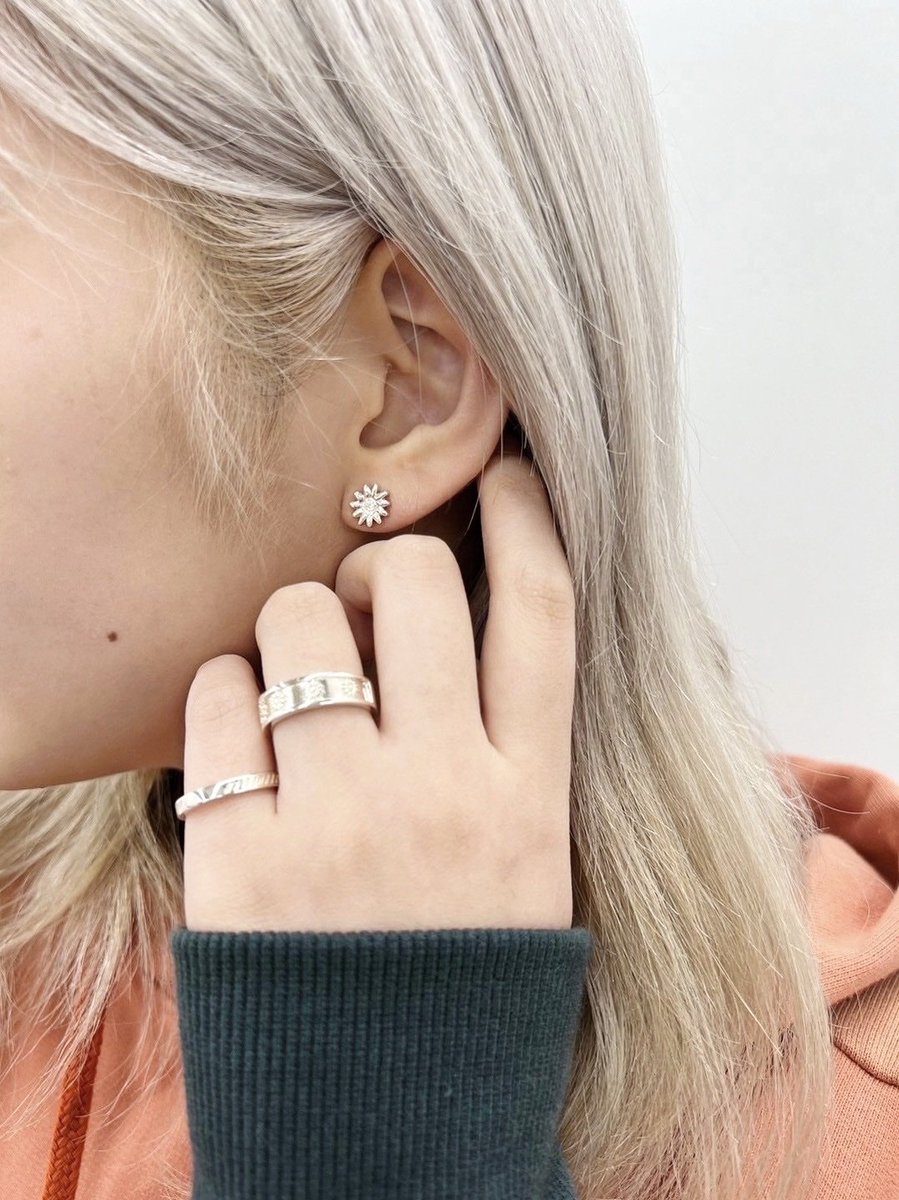 【ケンケンさん】STUDIOSEVEN スタジオセブン フラワーピアス シルバー ケンケンさん】STUDIOSEVEN スタジオセブン フラワーピアス シルバー