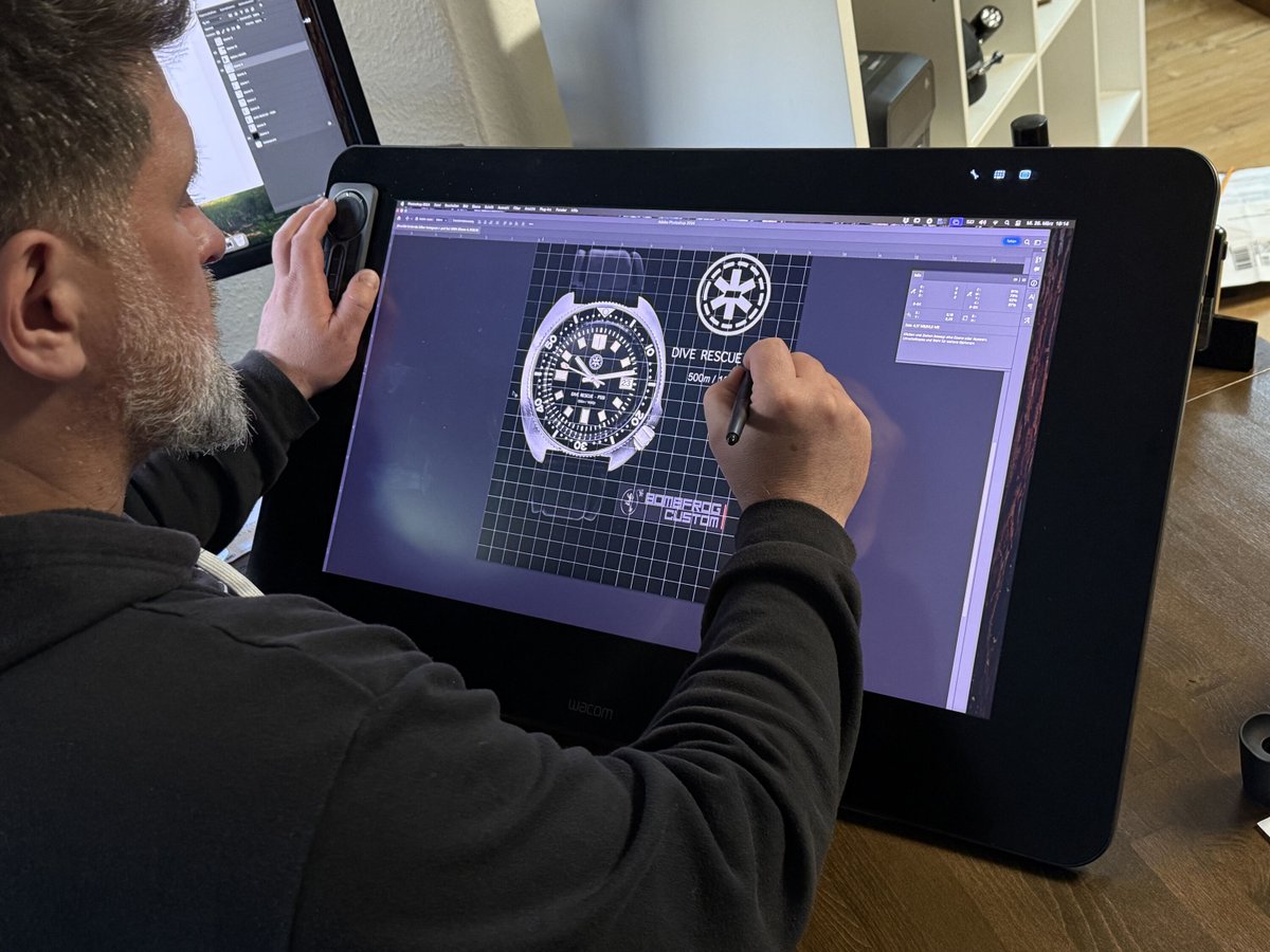 Bombfrog's tweet image. 🇩🇪 𝗪𝗶𝗲 𝗸𝗼𝗺𝗺𝘁 𝗱𝗲𝗶𝗻 𝗟𝗼𝗴𝗼 𝗮𝘂𝗳 𝗱𝗮𝘀 𝗭𝗶𝗳𝗳𝗲𝗿𝗯𝗹𝗮𝘁𝘁? ✨
Du lädst dein Logo direkt unter deiner Wunschuhr im Shop hoch. Nach der Bestellung erstelle ich eine Zeichnung und sende dir eine Vorschau zur Freigabe. Änderungswünsche? Kein Problem!
🔱💣🐸