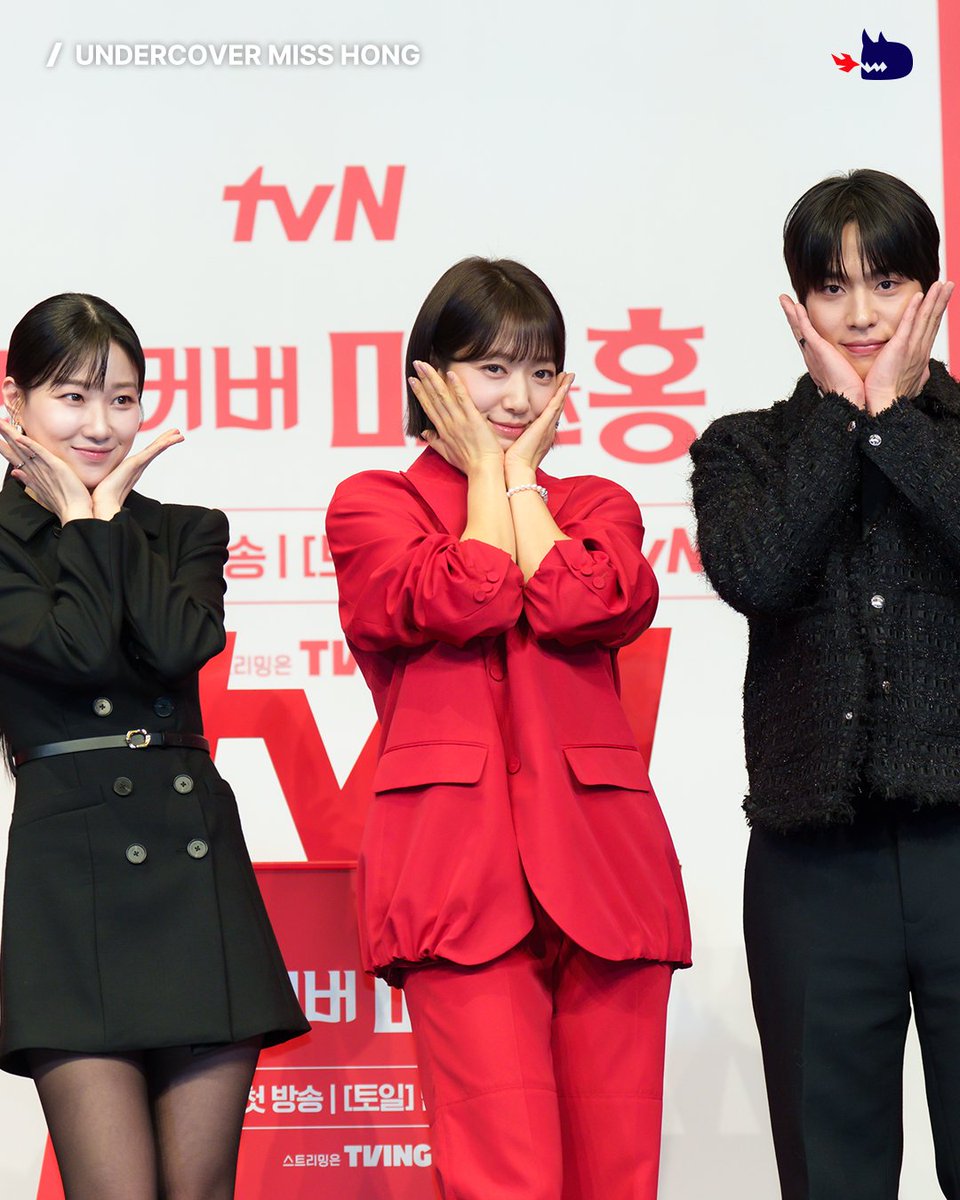 studiodragonKR's tweet image. Studio Dragon is live at the #UndercoverMissHong press conference!
Catch the retro office comedy sparked by Hong Keum-bo’s undercover job on #Netflix January 17✨