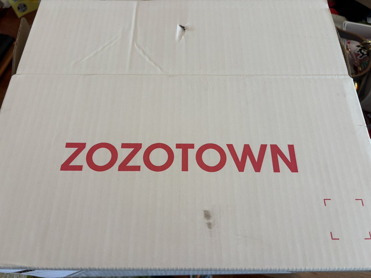 奥さんが頼んだZOZOが白い箱だったらしく、普通に捨てられてたので投稿。
 #ZOZO箱CP