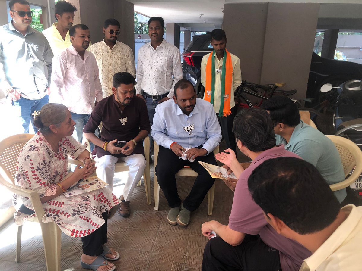 irupeshsawarkar's tweet image. शब्द विकासाचा, 
निर्धार बदलाचा!

आज प्रभागातील नागरिकांसोबत महत्त्वपूर्ण बैठक पार पडली. संवाद, समन्वय आणि सहकार्य या त्रिसूत्रीच्या जोरावर आपण प्रभागाचा चेहरामोहरा बदलणार आहोत. बैठकीत नागरिकांनी मांडलेल्या सूचनांची नोंद घेत, त्या सोडविण्यासाठी मी कटिबद्ध आहे.

#CommitmentToChange