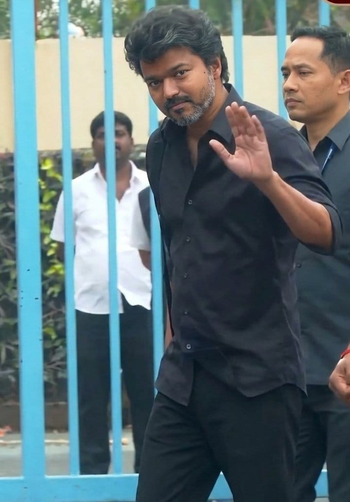 ramk8060's tweet image. விசாரணை சொன்னாலே நெஞ்சு வலிக்குதுன்னு பயந்து ஹாஸ்பிடல் ஓடுற அரசியல்வாதி நினைச்சியா டா தில்லா கெத்தா போவார் டா என்  தலைவன் 🖤🔥