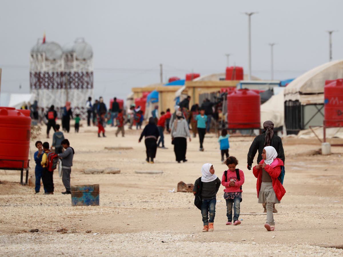 <a href="/ahmeed6789ay/">احــمــد</a> <a href="/Omar_Madaniah/">عمر مدنيه</a> نساء سوريات في مخيم الزعتري مشان يعيشو أطفالهم مشان أطفالهم ما يموتو من الجوع عم يخلو الأردني يركبها بمقابل سلة غذائية بينما شباب السوريين عايشين بأوروبا على مساعدات الدولة 🤣🤣🤣🤣