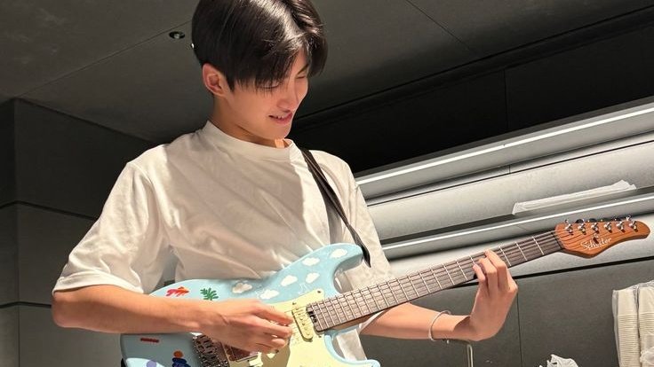 youngjaejaksel's tweet image. istirahat yang banyak ya adek, bersedih dan berduka sebanyak yang kamu mau. kamu selalu punya orang orang di sekitarmu yang sayang sama kamu, termasuk fans kamu. semoga di masa depan jalanmu dikelilingi oleh hal hal baik💗 @TWS_PLEDIS