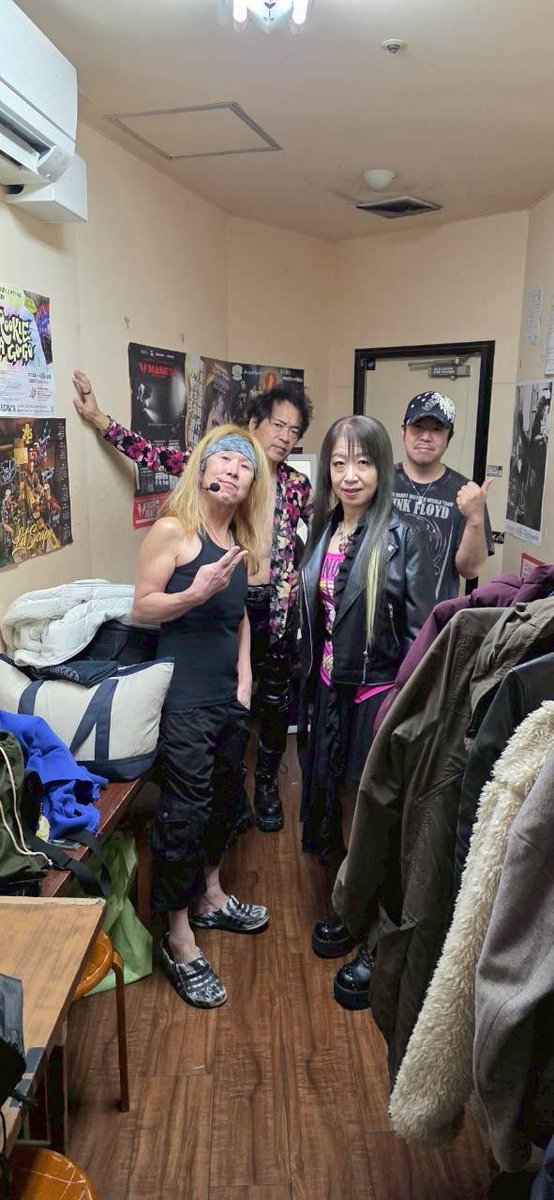 loudgess1's tweet photo. 昨夜は2026最初のLIVE！
長野Jで無事閉幕ベル🛎️
ステージ前でサイリウムを
ぶん回してくれた皆様ホント
ありがとう！！次回2月21日
長野junk boxで👍 https://t.co/DyfM4r1oMH