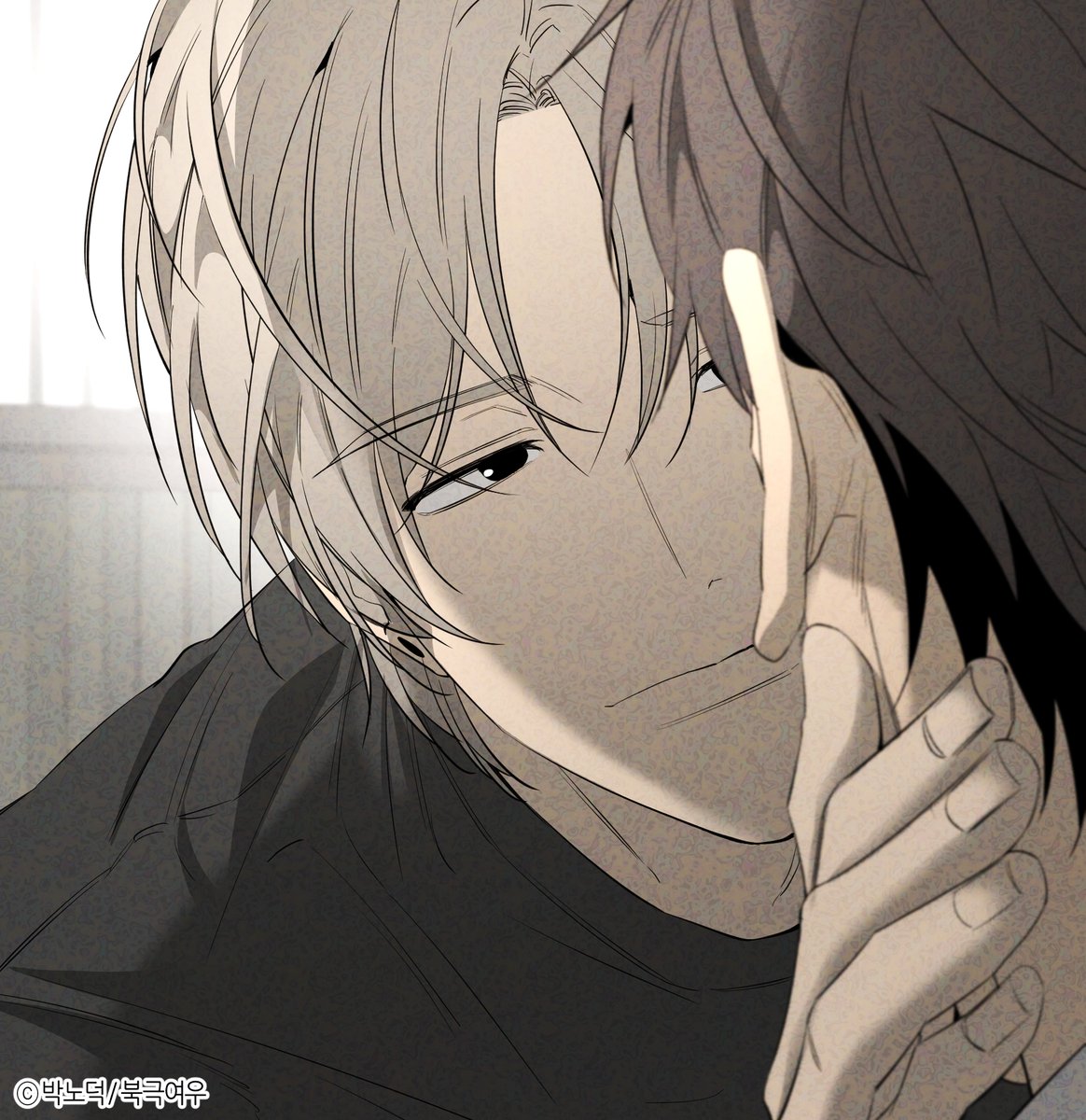 polarfox_comic's tweet image. &amp;lt;양일우와 나&amp;gt; 리디, 봄툰 21화 🅄🄿❤️‍🩹

"나한테만 의지해서
살 수 있게 만드는 거야."

일우와의 행복한 시간, 고겸이 내미는 달콤해 보이는 미래.
그리고 다가오는 아버지의 출소일.

백희는 어떤 선택을 해야 행복에 가까워질 수 있을까.

🟦리디북스 ridibooks.com/books/24040331…
🟥봄툰…