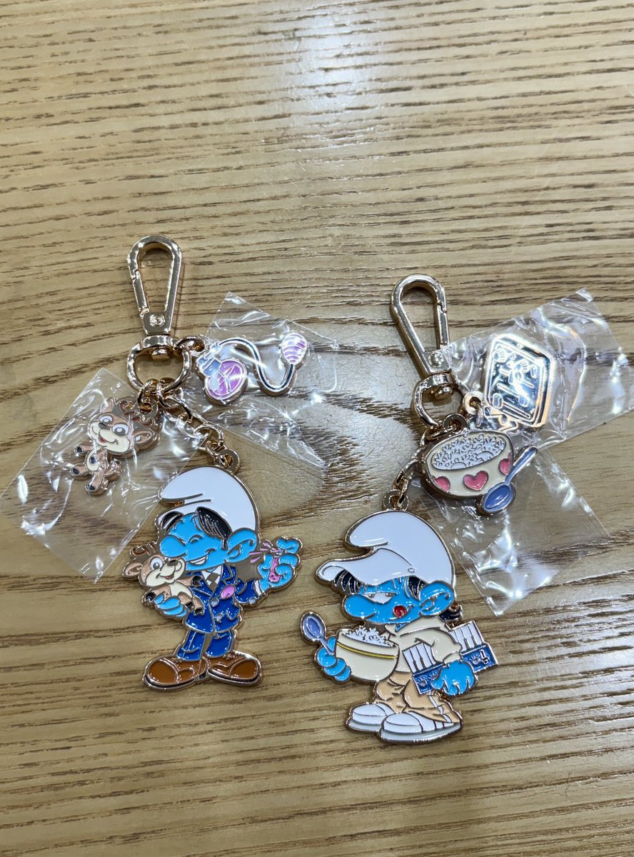 꼬맹쓰 학원 보내고 집 앞 이삭 다시 가서 키링 만 사기... (위장장애 이슈로 토스트를 더 이상 먹을 수 없음) 쿱스랑 우지 나왔는데 이삭에 있던 캐럿이랑 쿱스랑 슈아 교환함!😎 휴 이제 마음이 편하다